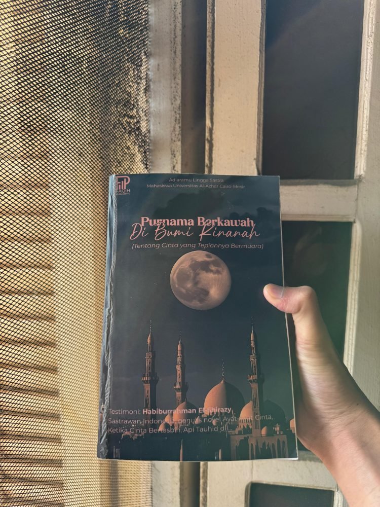 Kompleksitas Hidup dalam Novel “Purnama Berkawah di Bumi Kinanah” Karya Adiaramu Lingga Sastra